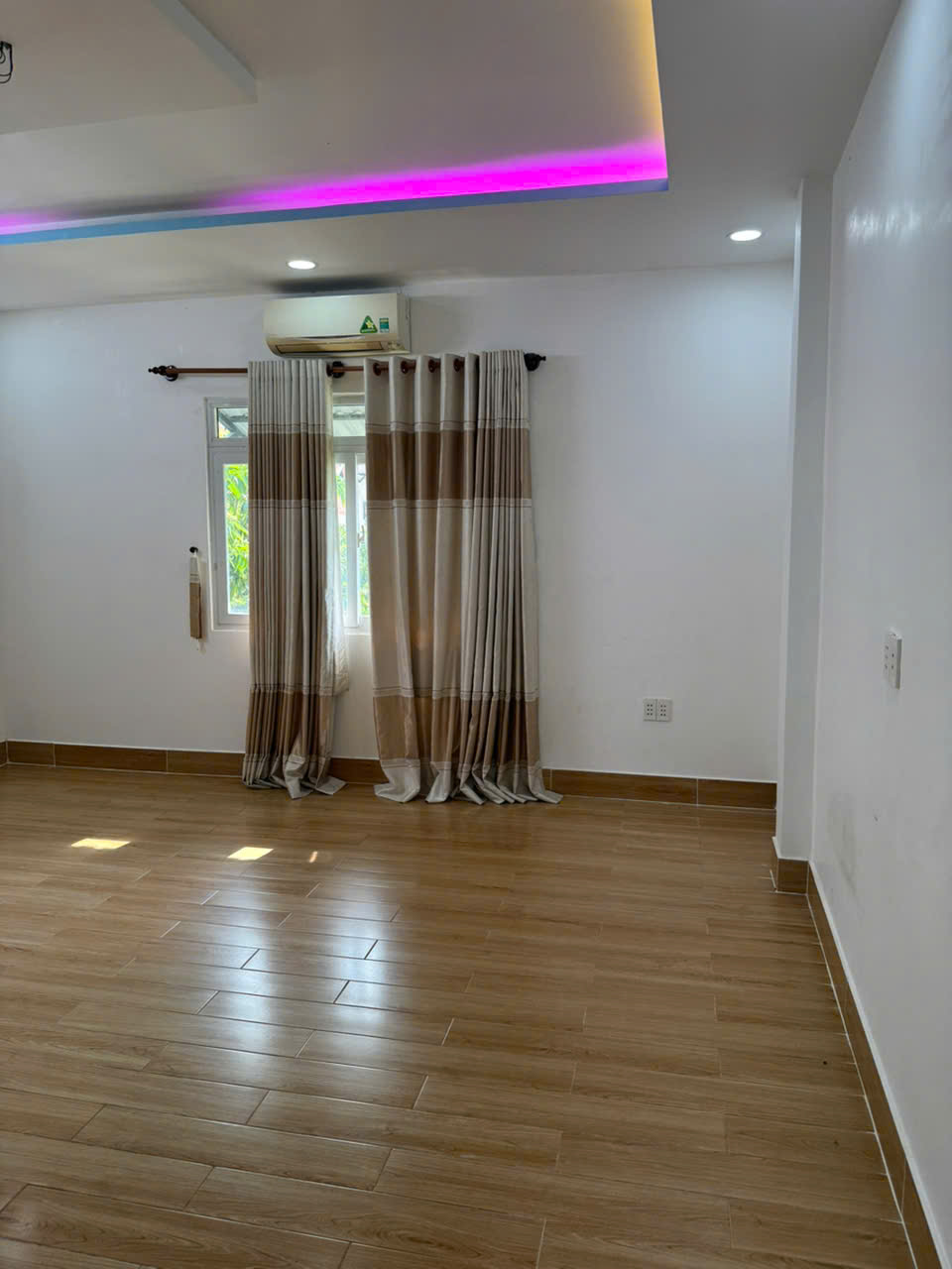 GIÁ RẺ BẤT NGỜ CHO NHÀ 3 TÂNG KHU BÊN SÔNG,4PN , 5M x 20M CHỈ 17TR,HẺM XE HƠI 3