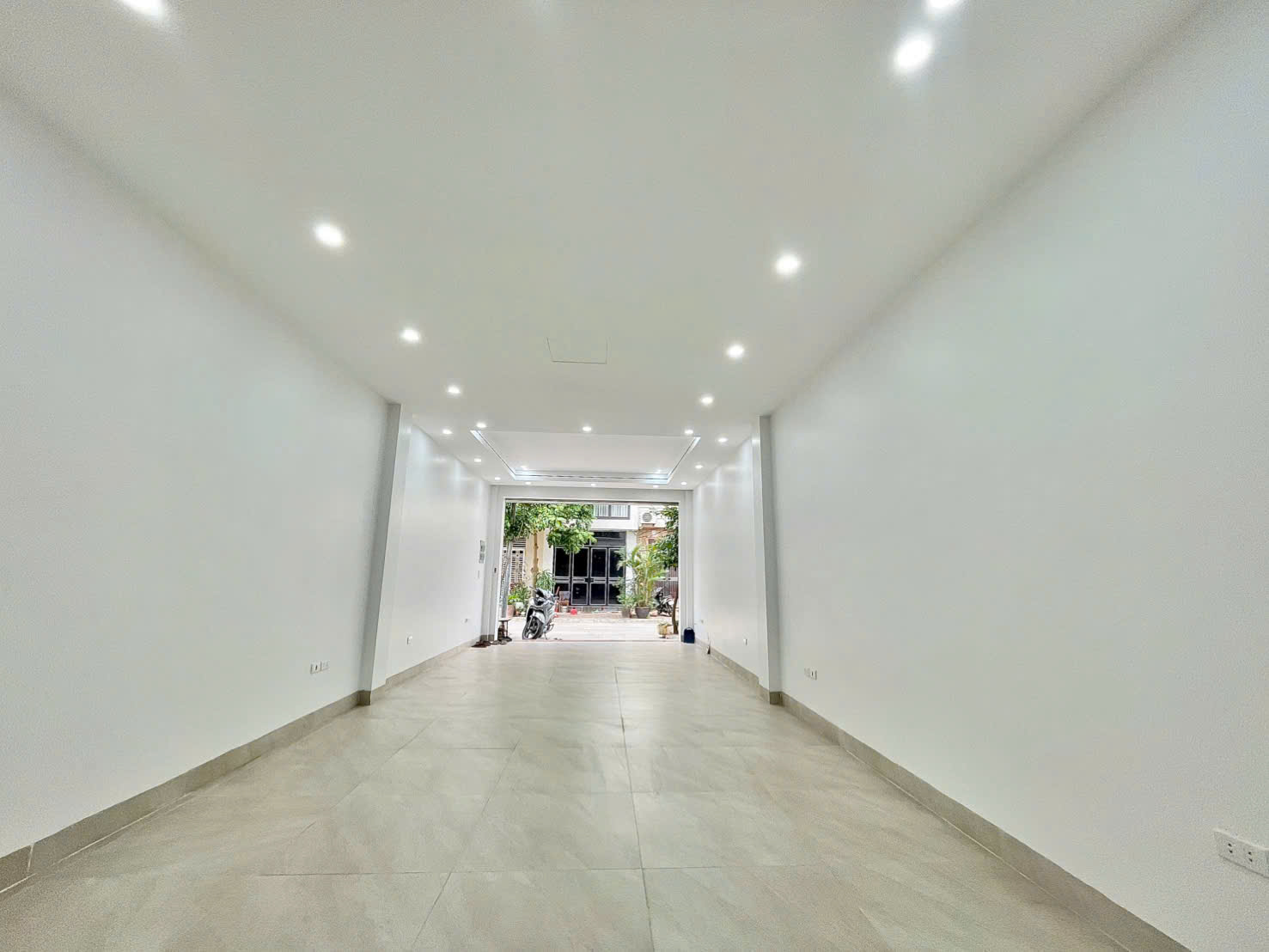 Bán nhà Tái định cư Phường Long Biên. Ô tô tránh - Vỉa hè - Kinh Doanh. Lh 0965858116 3