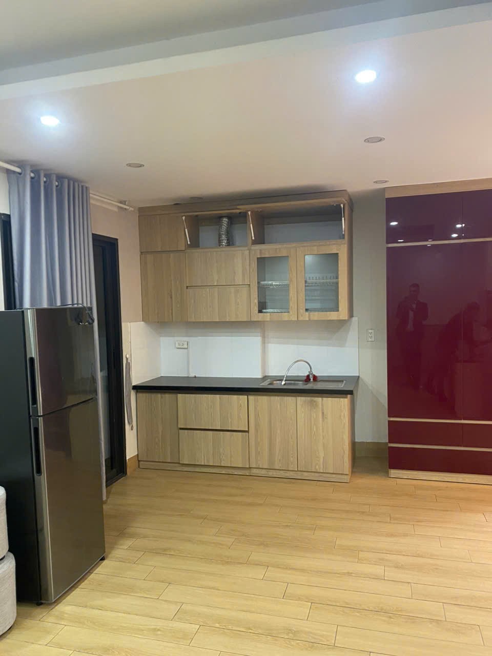 Cho thuê Căn hộ Apartment 1N1K tại ngõ 294 Kim Mã, Ba Đình. Ngõ nông rộng ô tô vào nhà. Chỉ 10tr 3