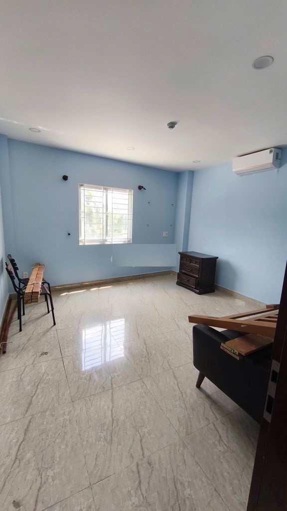 NGUYÊN CĂN HẺM XE HƠI SAU LƯNG ST MORITZ PHẠM VĂN ĐỒNG,4 TẰNG GIÁ 16TR 2