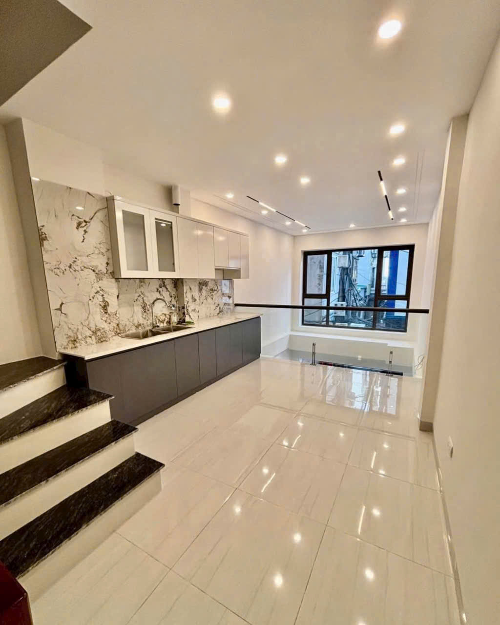 BÁN NHÀ PHỐ TRẠM 6 TẦNG NGAY CẠNH CẦU VĨNH TUY - NGÕ CỰC NÔNG. 3