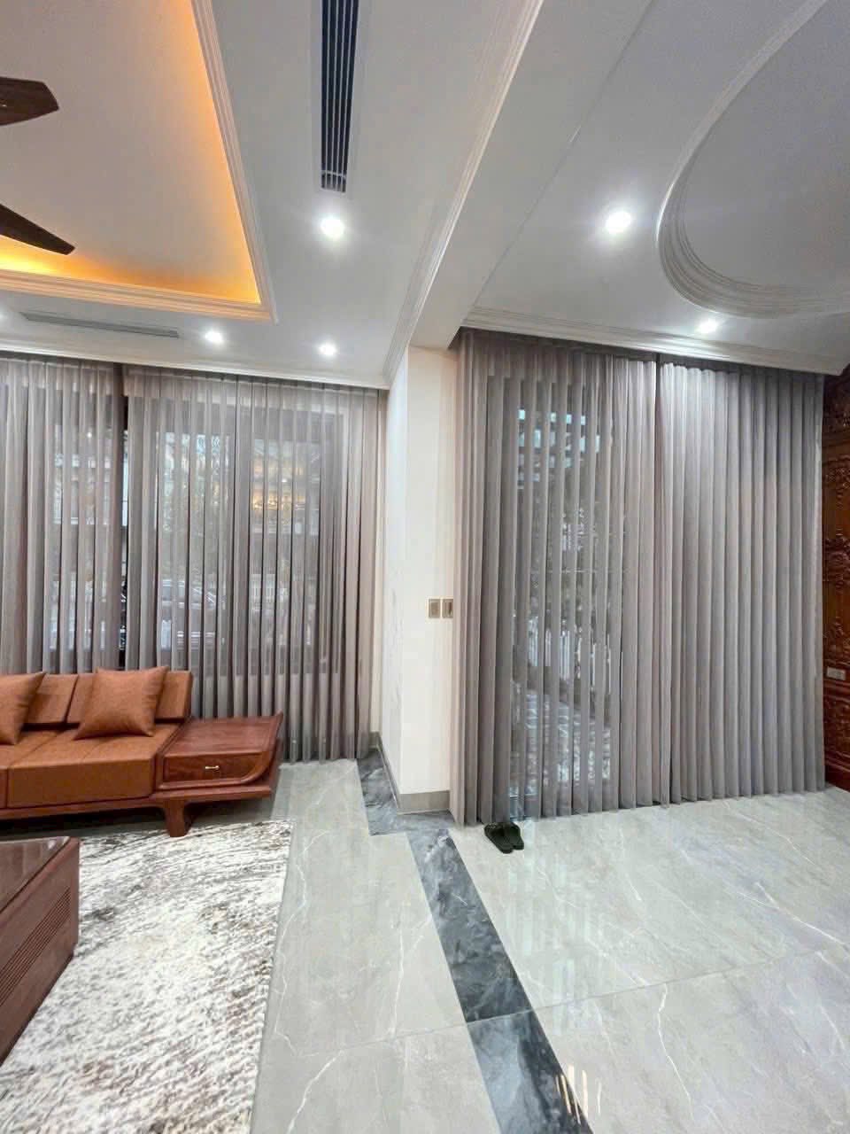 Cho thuê căn biệt thự 3 tầng khu Ecopark, TP Hải Dương, 200m2, sân vườn đẹp, an ninh 4