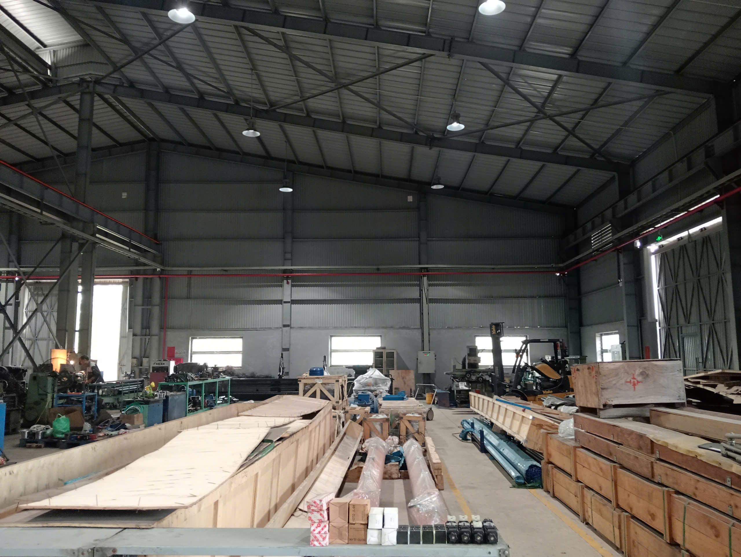 CHO THUÊ XƯỞNG Tại Đường MÊ LINH. Xã QUANG MINH. CÓ SẴN CẨU TRỤC 3