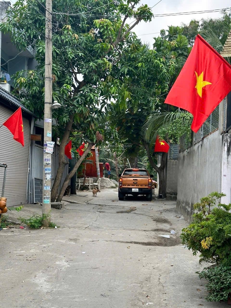 CHO THUÊ NHÀ NGUYÊN CĂN - GẦN CHỢ HIỆP BÌNH -PHẠM VĂN ĐỒNG,SÂN XE HƠI,GIÁ 16TR 4