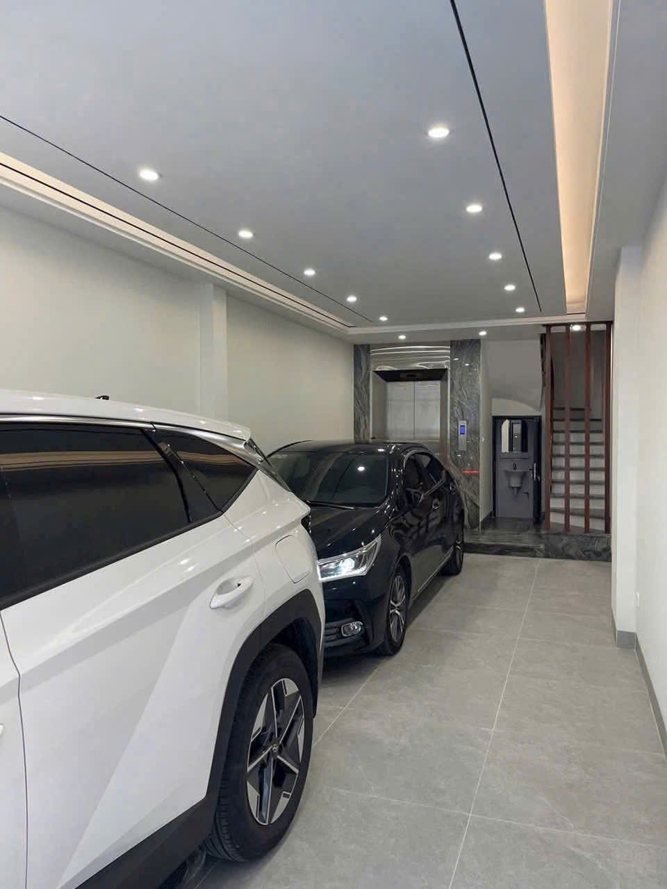 BÁN NHÀ MẶT CHỢ THẠCH BÀN -CỔ LINH -KINH DOANH- VỈA HÈ -OTO TRÁNH - THANG MÁY. 3