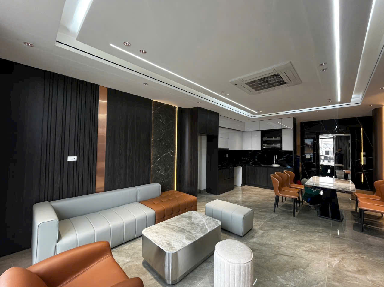 Bán nhà ngay Phố Ẩm Thực Long Biên. Gara 2 ô tô, Đường thông bàn cờ, 52m x 6T. 3