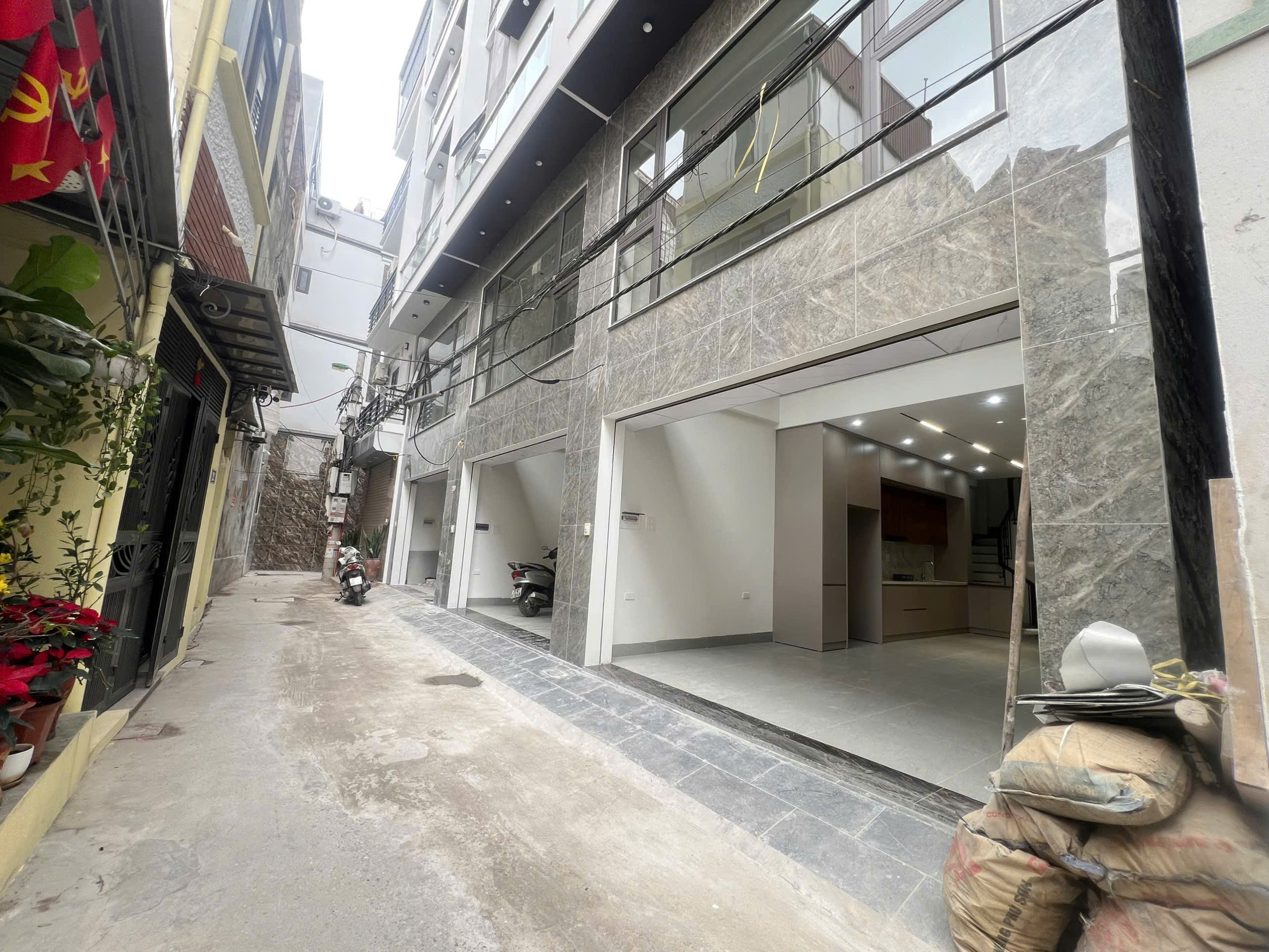 Bán nhà Thạch Bàn, Gần hồ Bộ Đội đang thi công, Ô tô vào, Full nội thất. Lh 0965858116 3