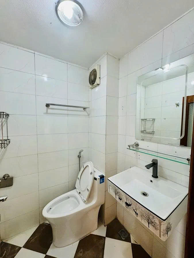 Hiếm nhà đẹp 6 tầng mặt đường Chiến Thắng, 19m2, mặt tiền rộng 5m, vị trí đẹp, kinh doanh sầm uất, 3