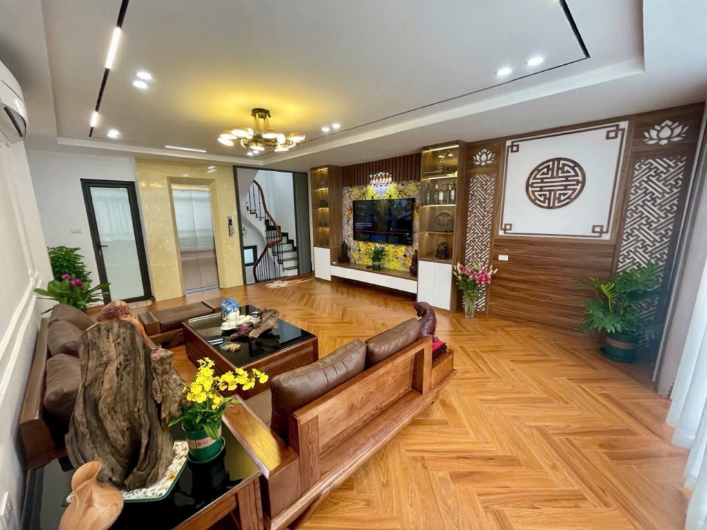 Hiếm nhất khu vực ! bán nhà 6T thang máy Ngọc Lâm, gara oto ngõ thông, giá hợp lý. 3