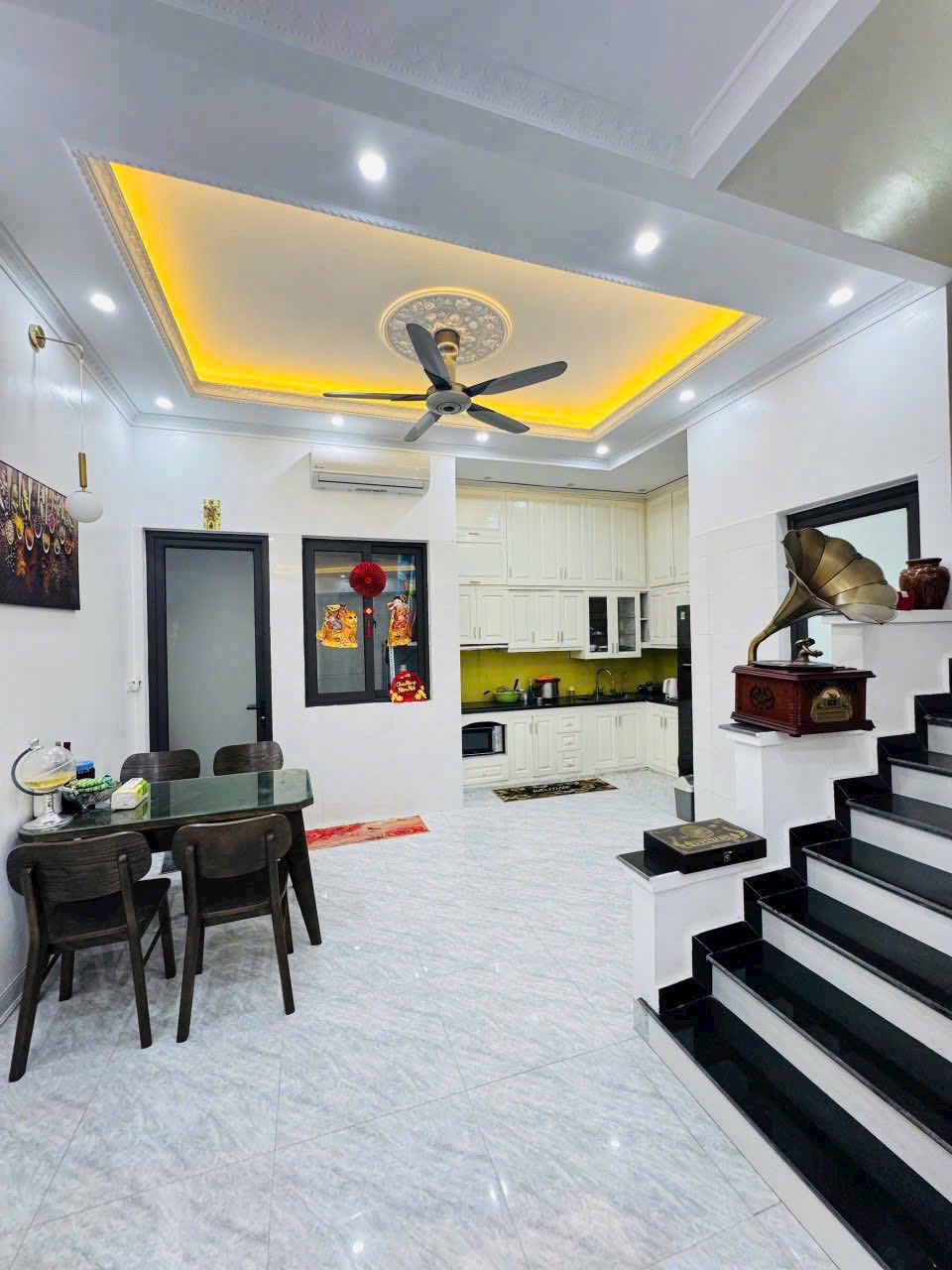 Bán căn nhà 3 tầng mặt phố KĐT Bắc Nguyễn Lương Bằng, TP HD, 63m2, mt rộng, chỉ 4.3x tỷ 4