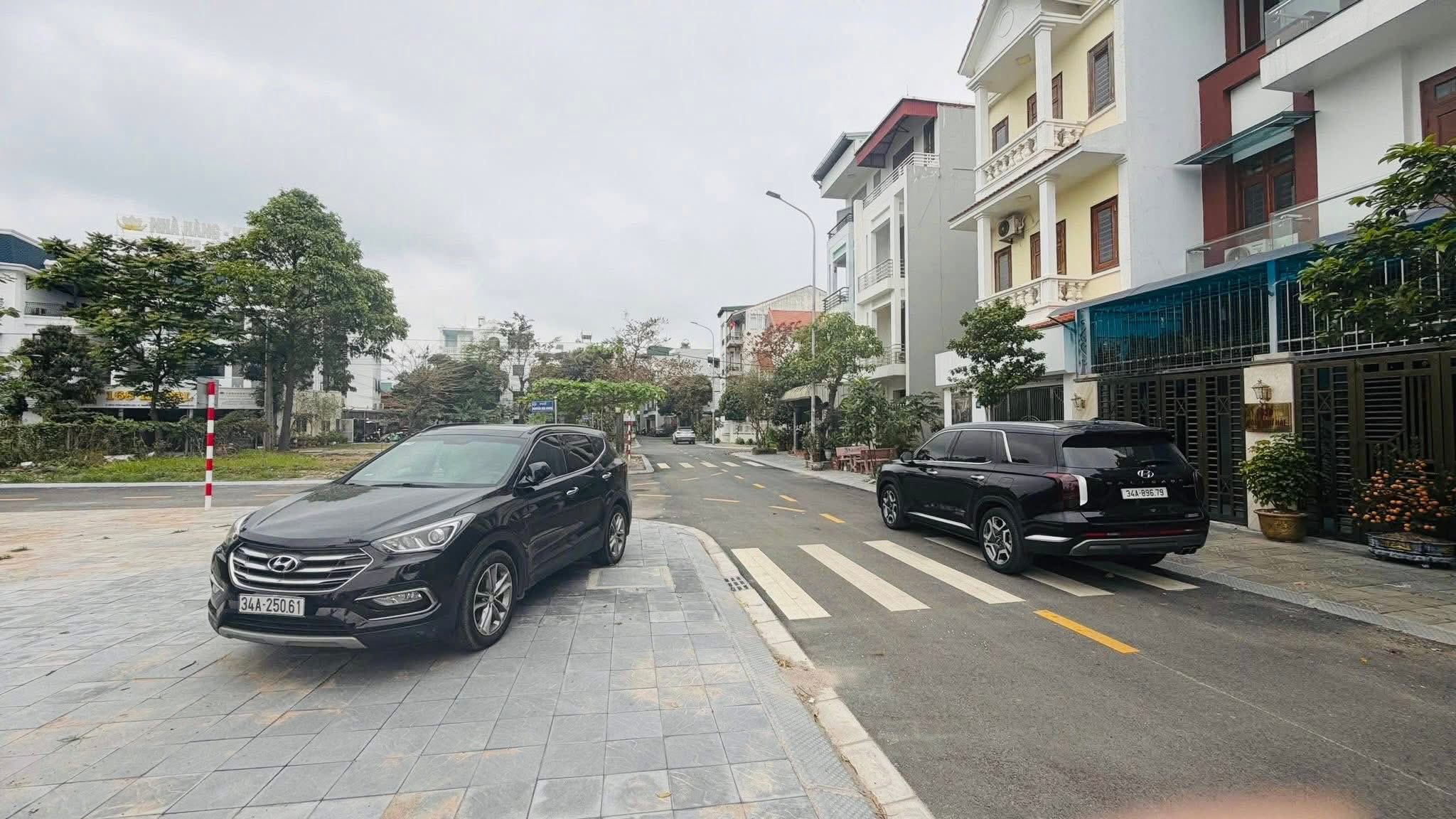 Bán lô đất biệt thự mặt phố Đoàn Nhữ Hài, ph Quang Trung, TP HD, 135m2, mt 7.5m, view hồ 4