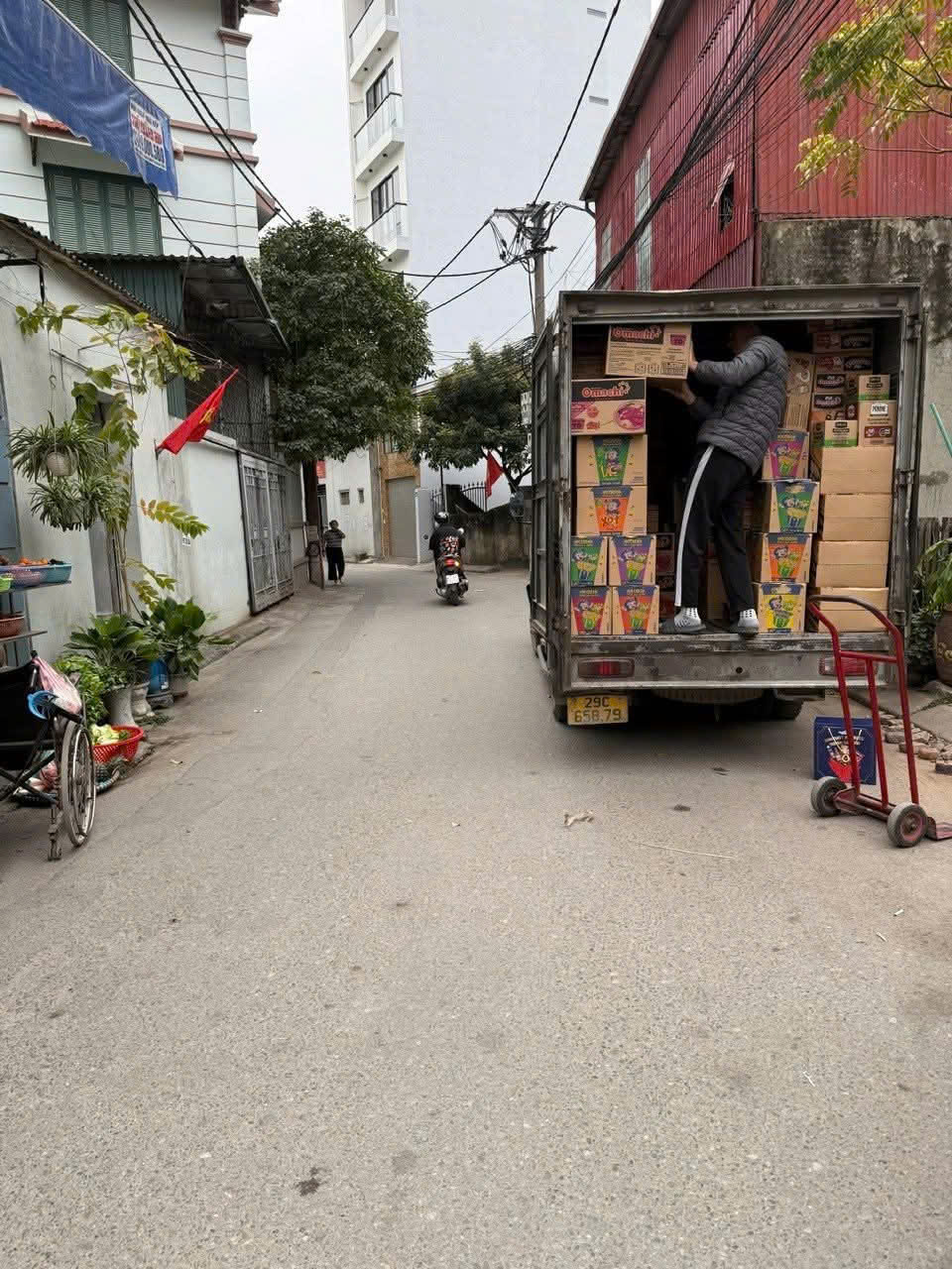 BÁN NHÀ 39 M THẠCH BÀN LONG BIÊN, NGÕ Ô TÔ, 10M RA Ô TÔ TRÁNH. Lh 0965858116 3