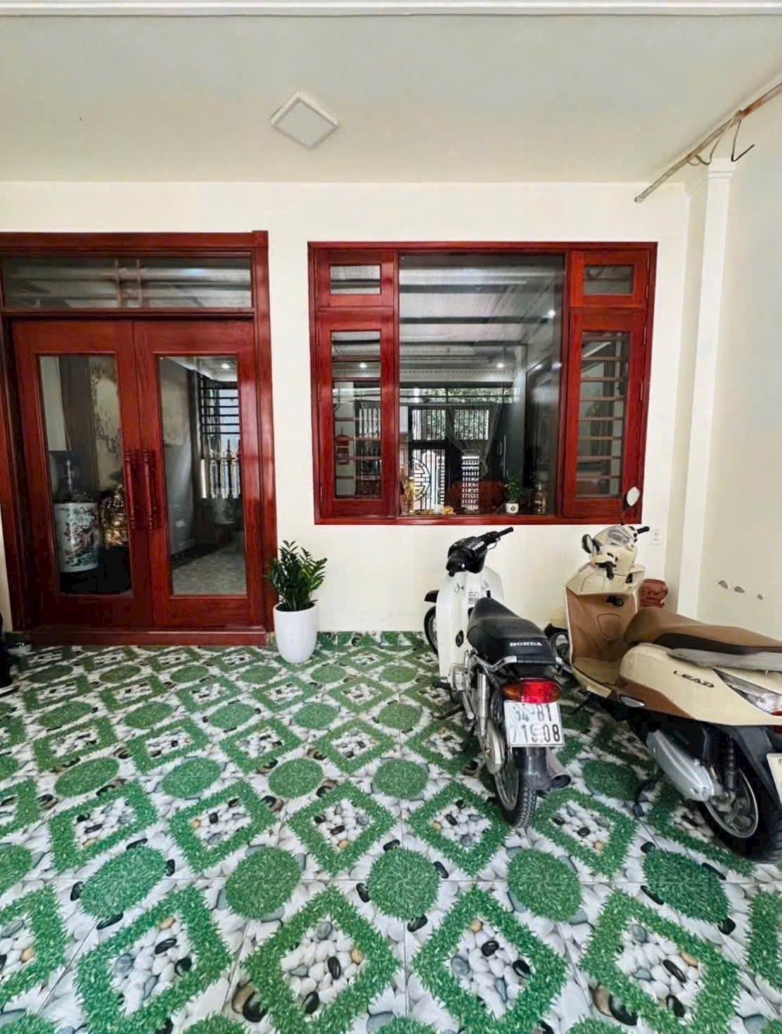 Bán căn nhà 3 tầng ngõ đường Ngô Quyền, ph Tân Bình, TP HD, 95.5m2, mt 6m, 4 ngủ, gara 4