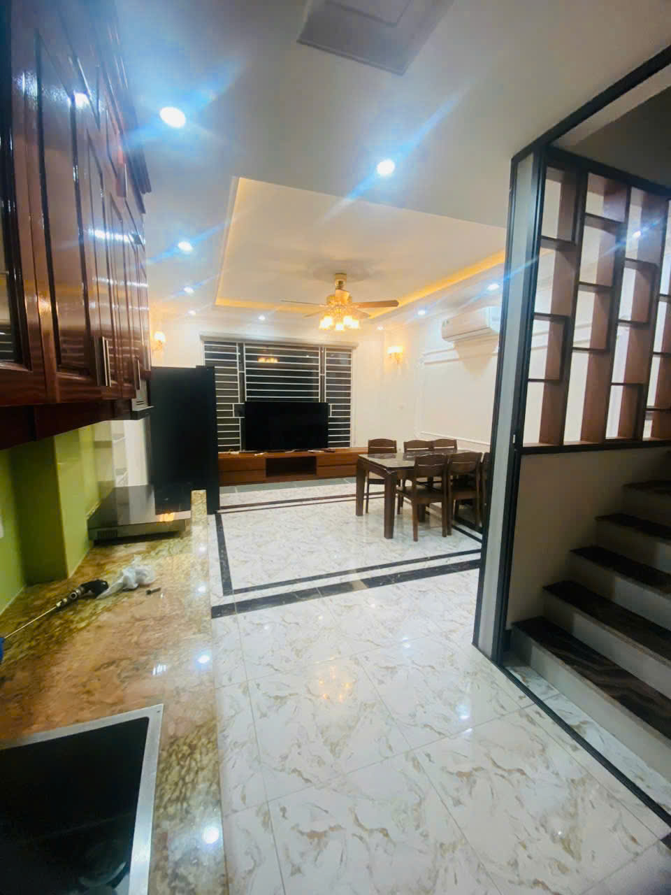 NHÀ ĐẸP 6 TẦNG XÂY ĐỘC LẬP NGAY VŨ XUÂN THIỀU - FULL NỘI THẤT - TRƯỚC NHÀ RỘNG , Ô TÔ ĐỖ 3