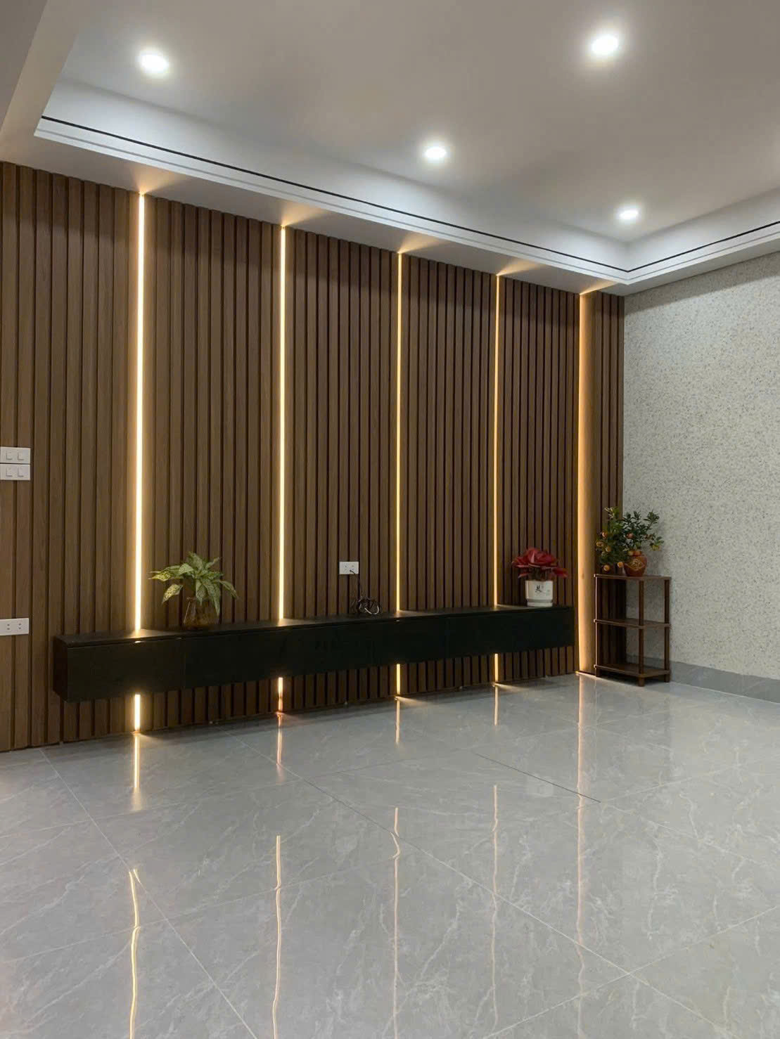 Bán nhà Thạch Bàn - Cổ Linh. Gần khu đô thị Garden City - Ô tô đỗ cổng.  Lh 0965858116 3