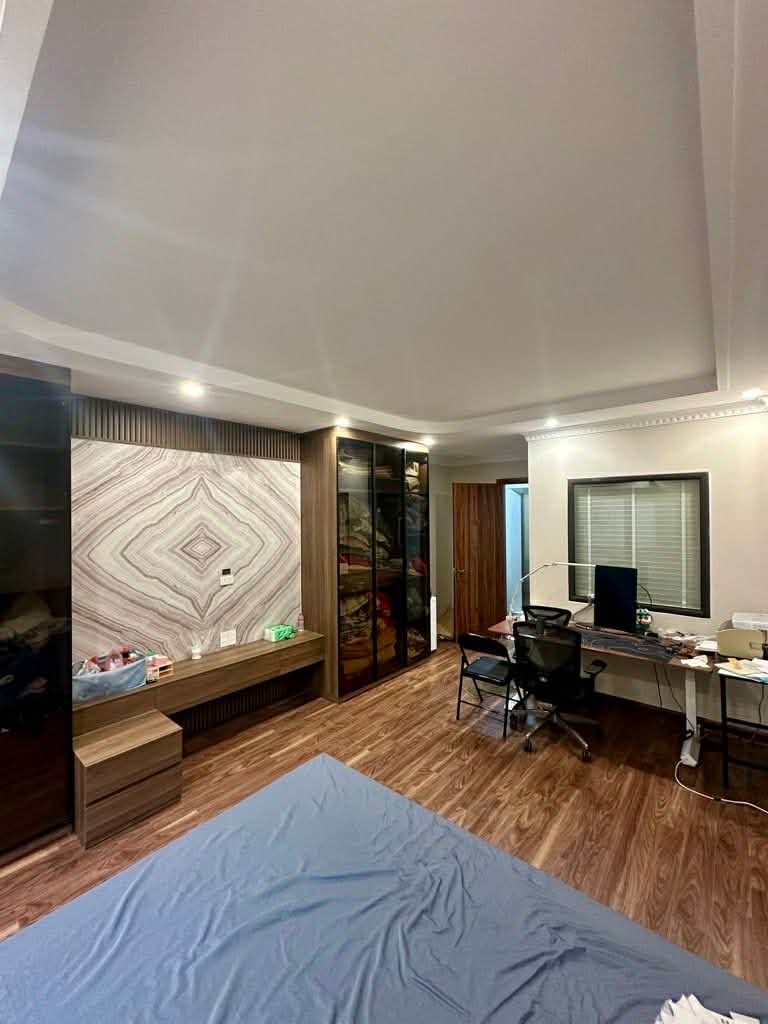 nhà lõi Bồ Đề, 6 tầng, thang máy, gara, gần hồ điều hoà, 1 nhà ra ôtô tránh 3