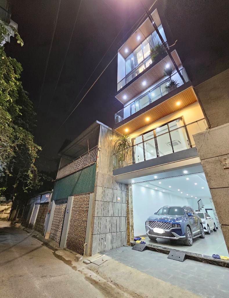 Nhà mới Phố Trạm,Long Biên 15 tỷ 72m thang máy 7 tầng,ngõ to ô tô tránh 2