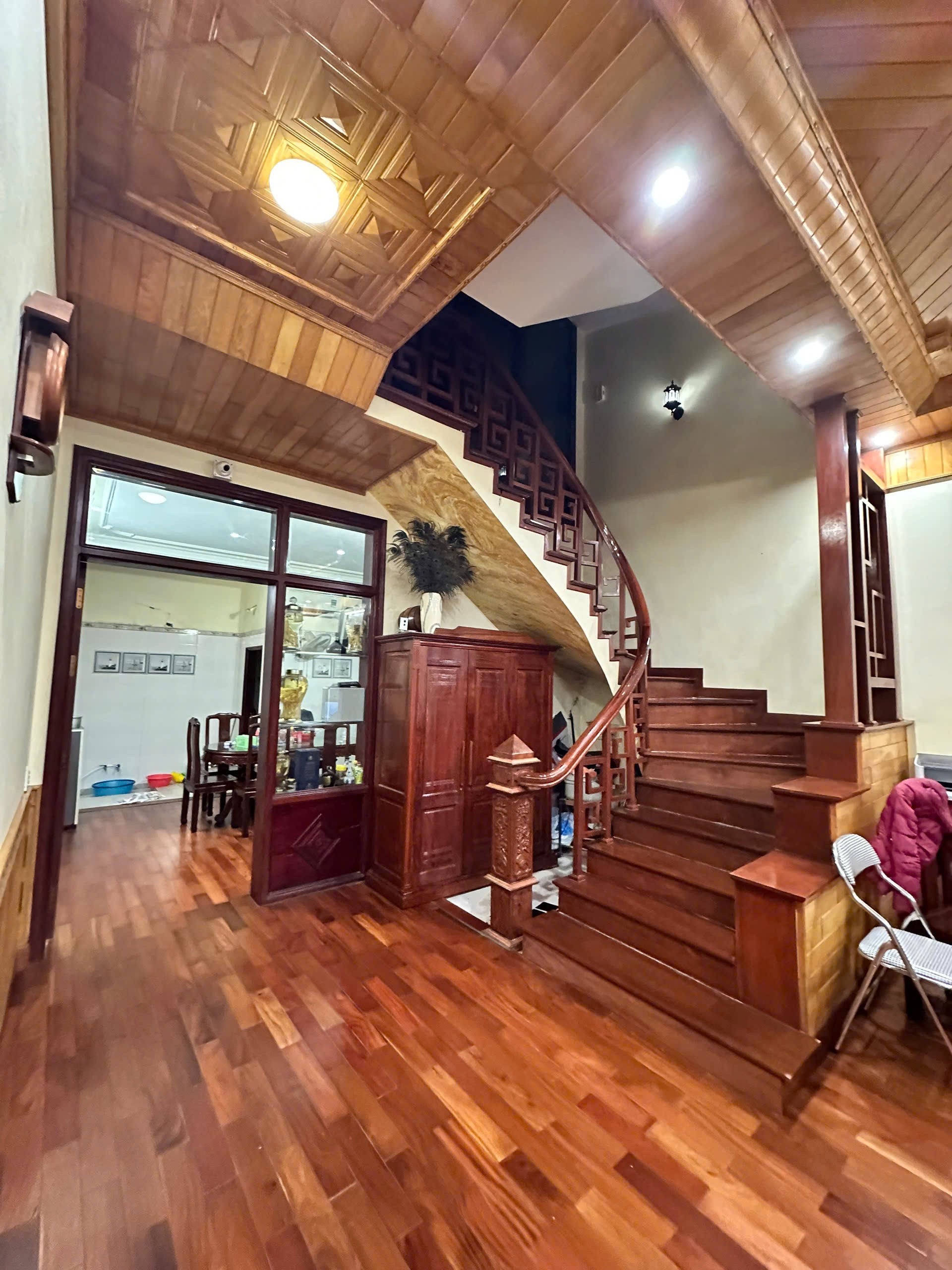 chào bán căn nhà 4 tầng 90m2 hướng đông nam khu ĐÔ thị Trần Lãm 2