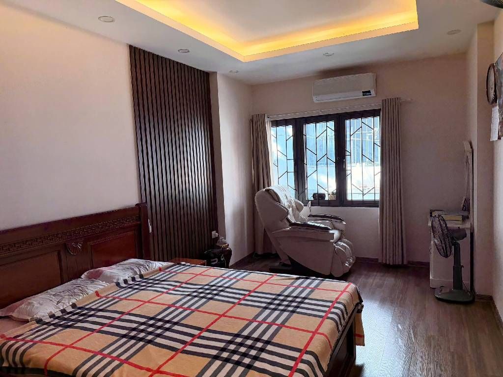 Cần bán Nhà mặt tiền đường Tân Mai, Phường Tân Mai, Diện tích 73m², Giá 22.5 Tỷ 5