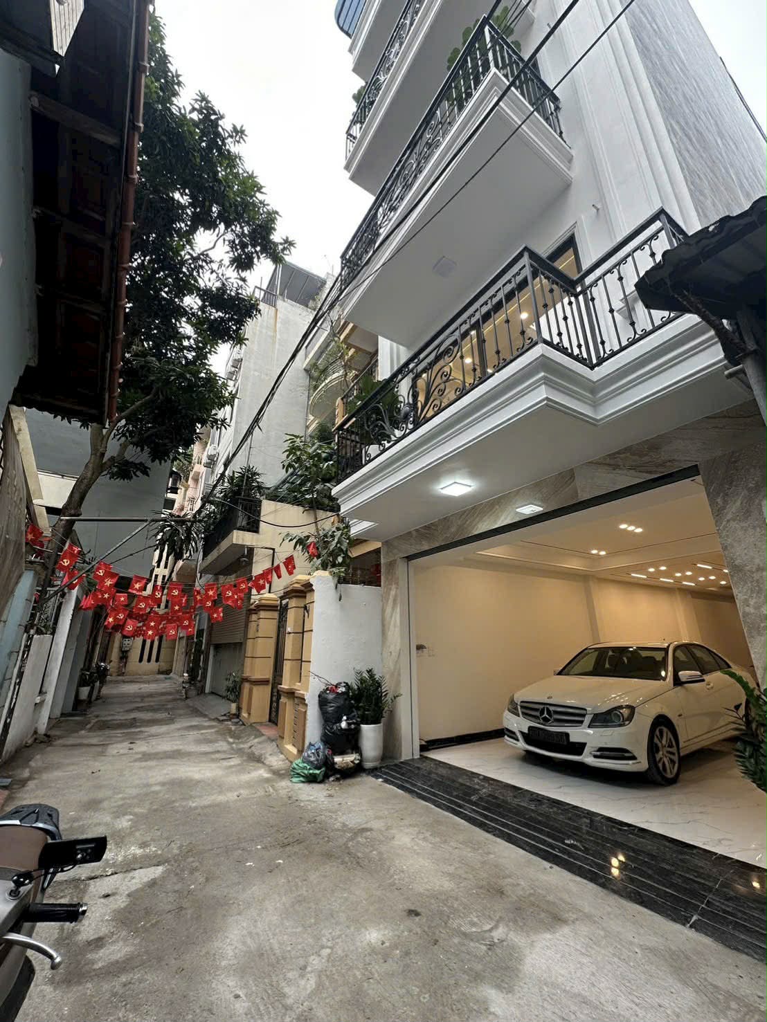 nhà đẹp Ngọc Lâm, 80m x 6 tầng, MT 4.8m, gara, thang máy, full nội thất