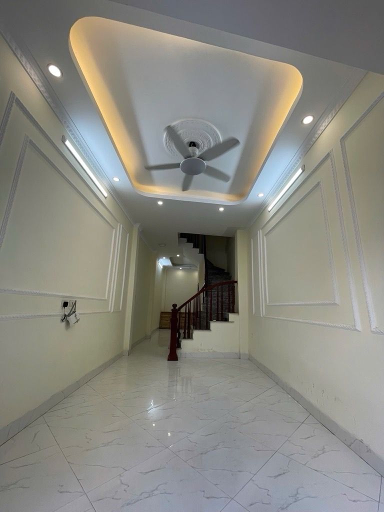 Bán nhà ngõ 268 Ngọc Thuỵ 35m x 5T oto 7c qua nhà, vf3 vào nhà. HIếm ! 2