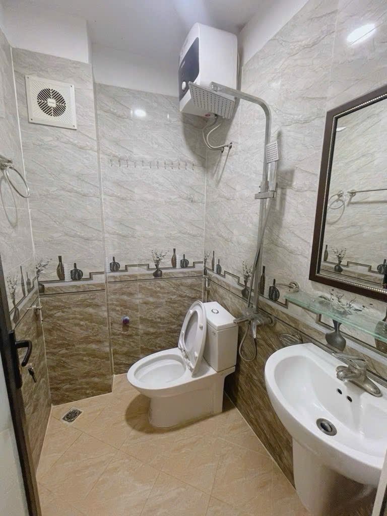 Bán nhà ngõ 268 Ngọc Thuỵ 35m x 5T oto 7c qua nhà, vf3 vào nhà. HIếm ! 3