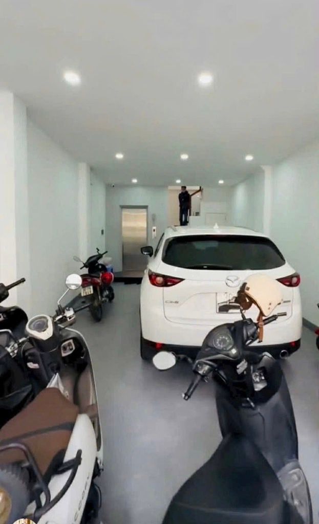 Cần bán nhà ngõ 24 Ngọc Lâm, 58m x 6T gara thang máy, kinh doanh nhỏ. ở luôn