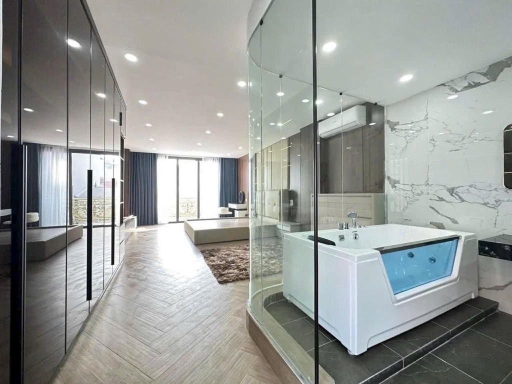 Cần bán nhà ngõ 24 Ngọc Lâm, 58m x 6T gara thang máy, kinh doanh nhỏ. ở luôn 4