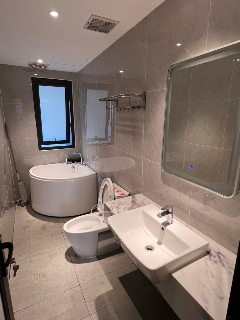 Bán nhà 35m x 5T tại ngõ 71 việt hưng, oto đỗ cổng chỉ hơn 6 tỷ còn tl. 4