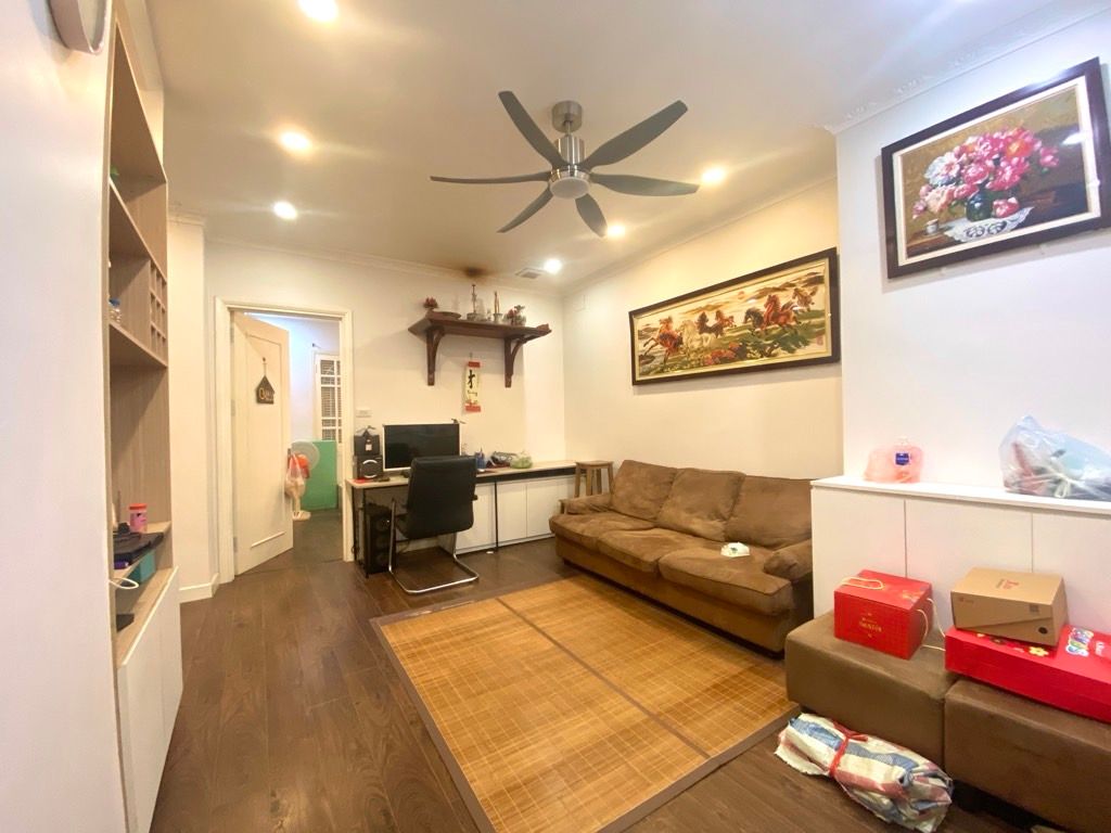 Bán căn hộ đẹp ngõ 28 Xuân La lô góc 64m2-3N1VS- giá 6,55 tỷ