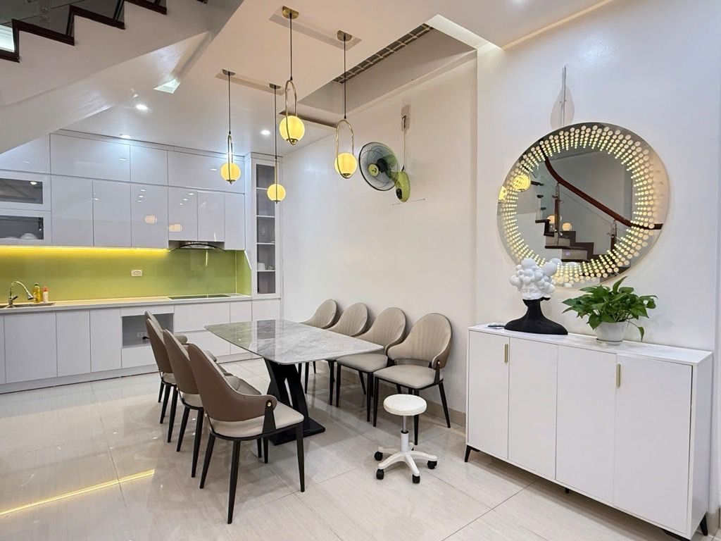 duy nhất 1 căn. Hơn 9 tỷ ngọc lâm 35m x 5T oto đỗ cửa ở luôn. 3