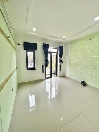 CHO THUÊ NHÀ 1 TRỆT 3 LẦU, CÁCH CỔNG VẠN PHÚC 50M, 4PN+ MÁY LẠNH - 5WC, 16TR. 4