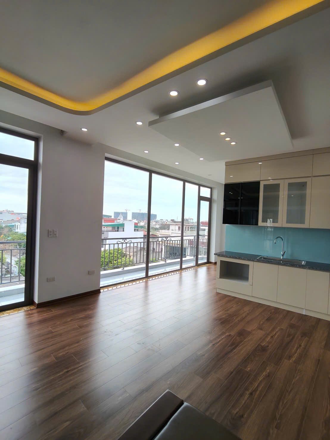 Bán căn góc mặt đường Lê Thanh Nghị, TP Hải Dương, 84.3m2, 5 tầng, KD buôn bán, giá tốt 5