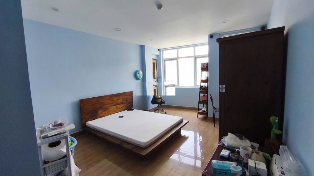 NGUYÊN CĂN HẺM XE HƠI SAU LƯNG ST MORITZ PHẠM VĂN ĐỒNG,4 TẰNG GIÁ 16TR 3