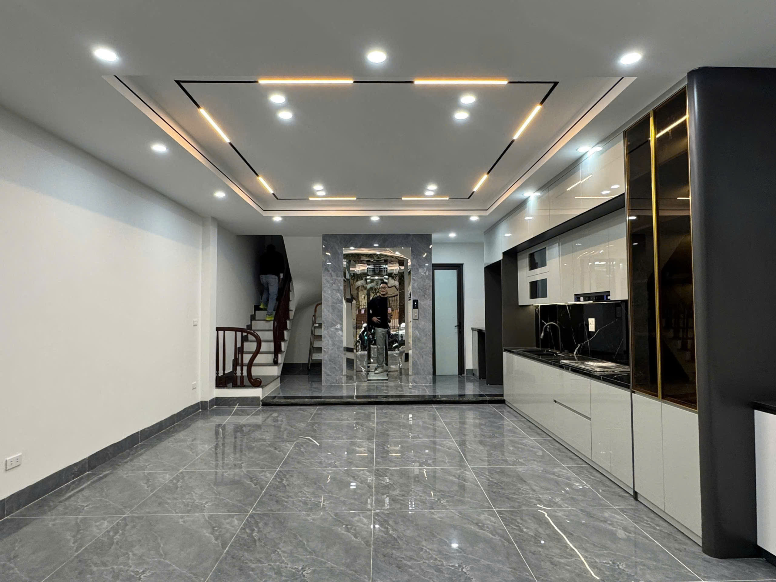 Bán từ thô căn nhà 59m x 6T tại Long Biên. Ô tô tránh thông, thiết kế hiện đại. 4