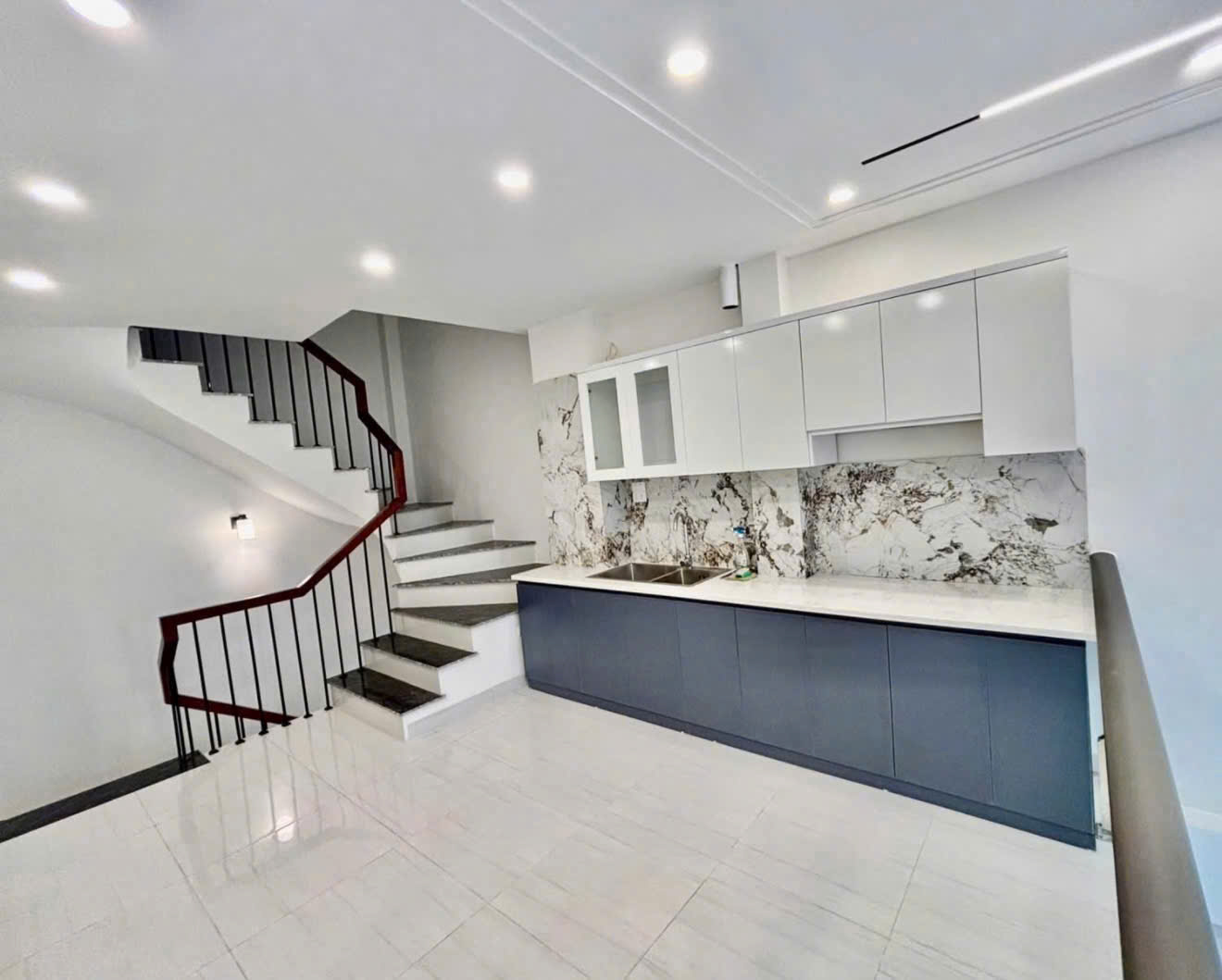 BÁN NHÀ PHỐ TRẠM 6 TẦNG NGAY CẠNH CẦU VĨNH TUY - NGÕ CỰC NÔNG. 4