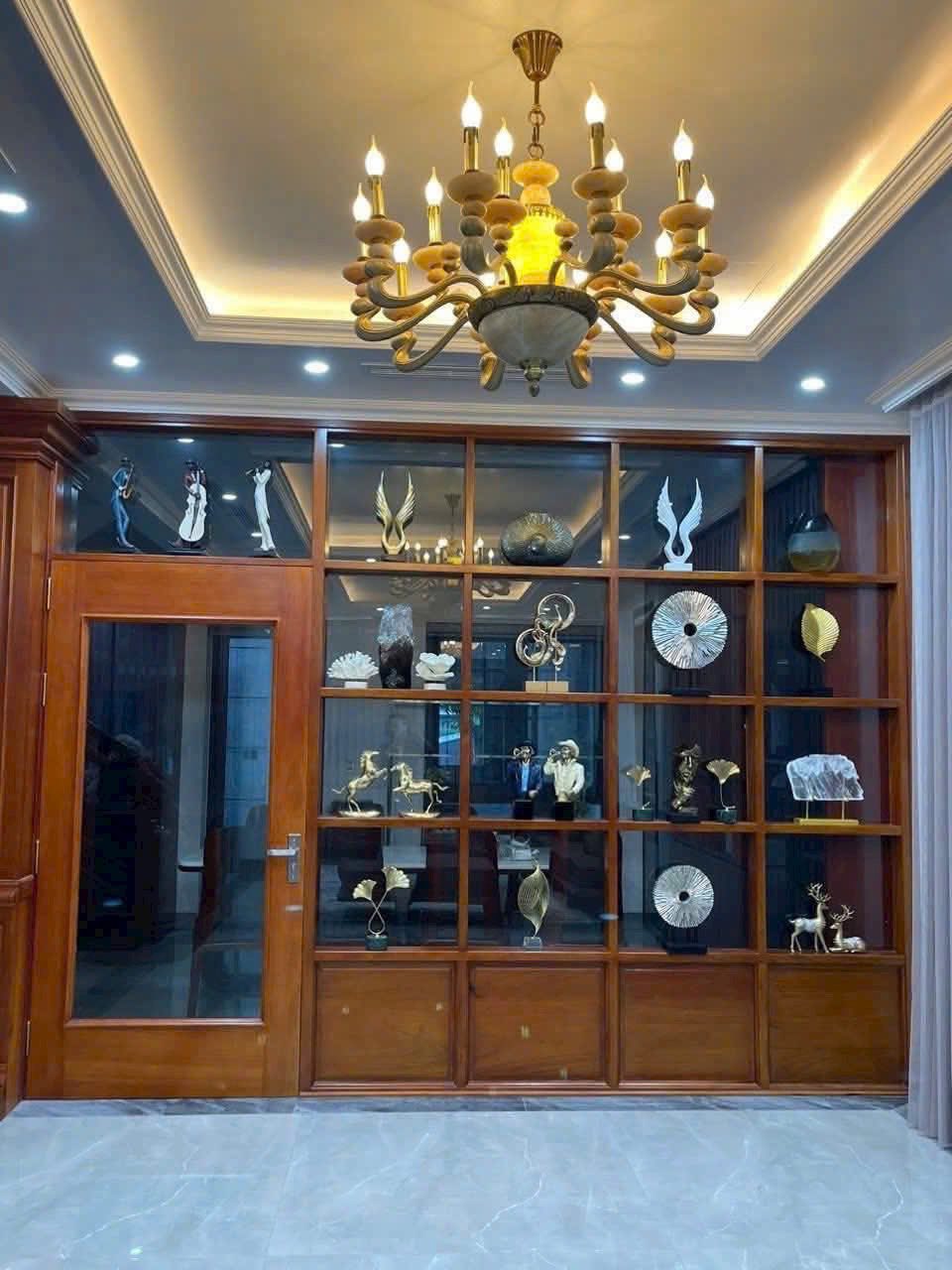 Cho thuê căn biệt thự 3 tầng khu Ecopark, TP Hải Dương, 200m2, sân vườn đẹp, an ninh 5