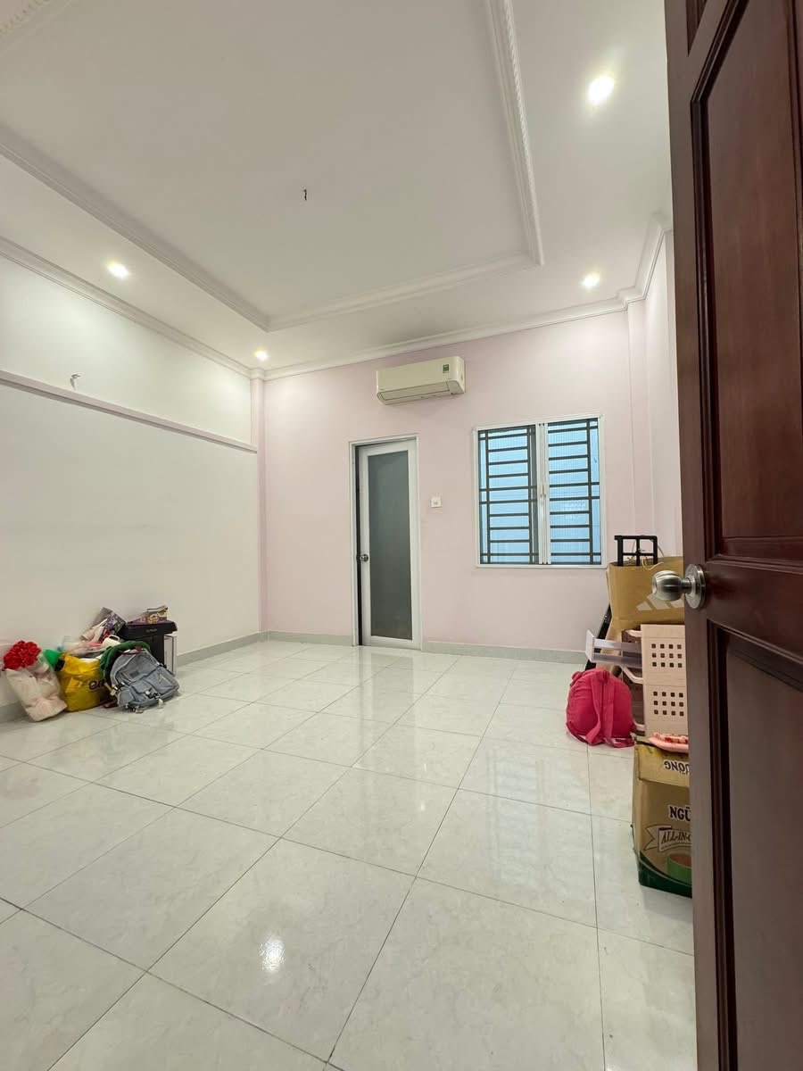 CHO THUÊ NHÀ MẶT TIỀN KINH DOANH, NGAY PHỞ HUỲNH TRÂM, 3 LẦU, SÂN XE HƠI, 17TR 5