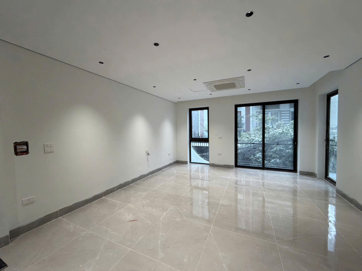 Bán Nhà Thạch Bàn - Cổ Linh, Lô Góc 50m x 6 Tầng Thang Máy - Ngõ thông Ô Tô Vào Nhà. Nhỉnh 10 tỷ. 4