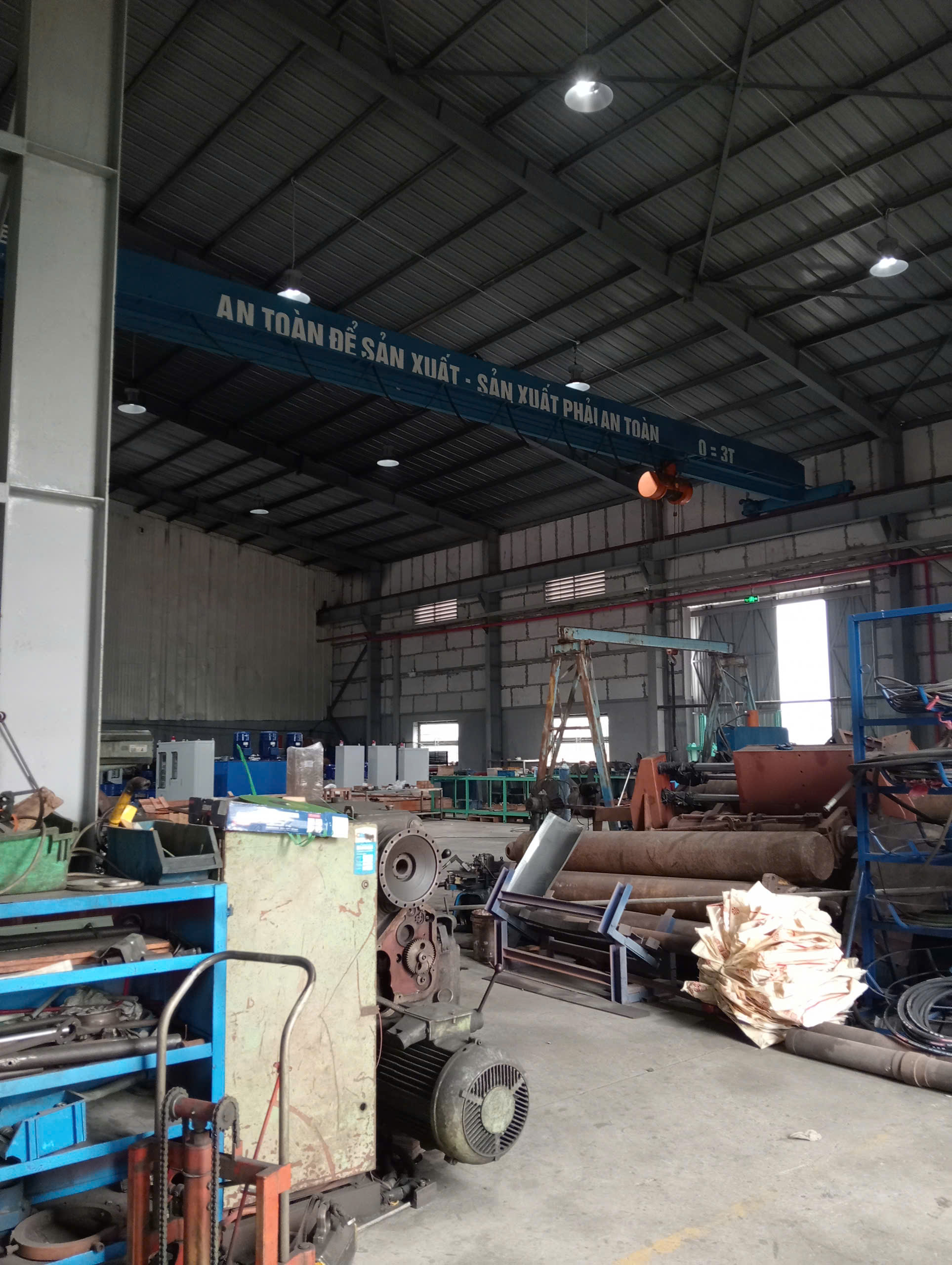 CHO THUÊ XƯỞNG Tại Đường MÊ LINH. Xã QUANG MINH. CÓ SẴN CẨU TRỤC 4