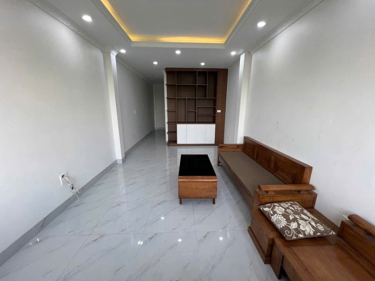 Bán Nhà Sát Khu TĐC Long Biên- Đường Vỉa Hè, Gara ÔTô Dừng Đỗ Ngày Đêm- Cạnh Hồ. 4