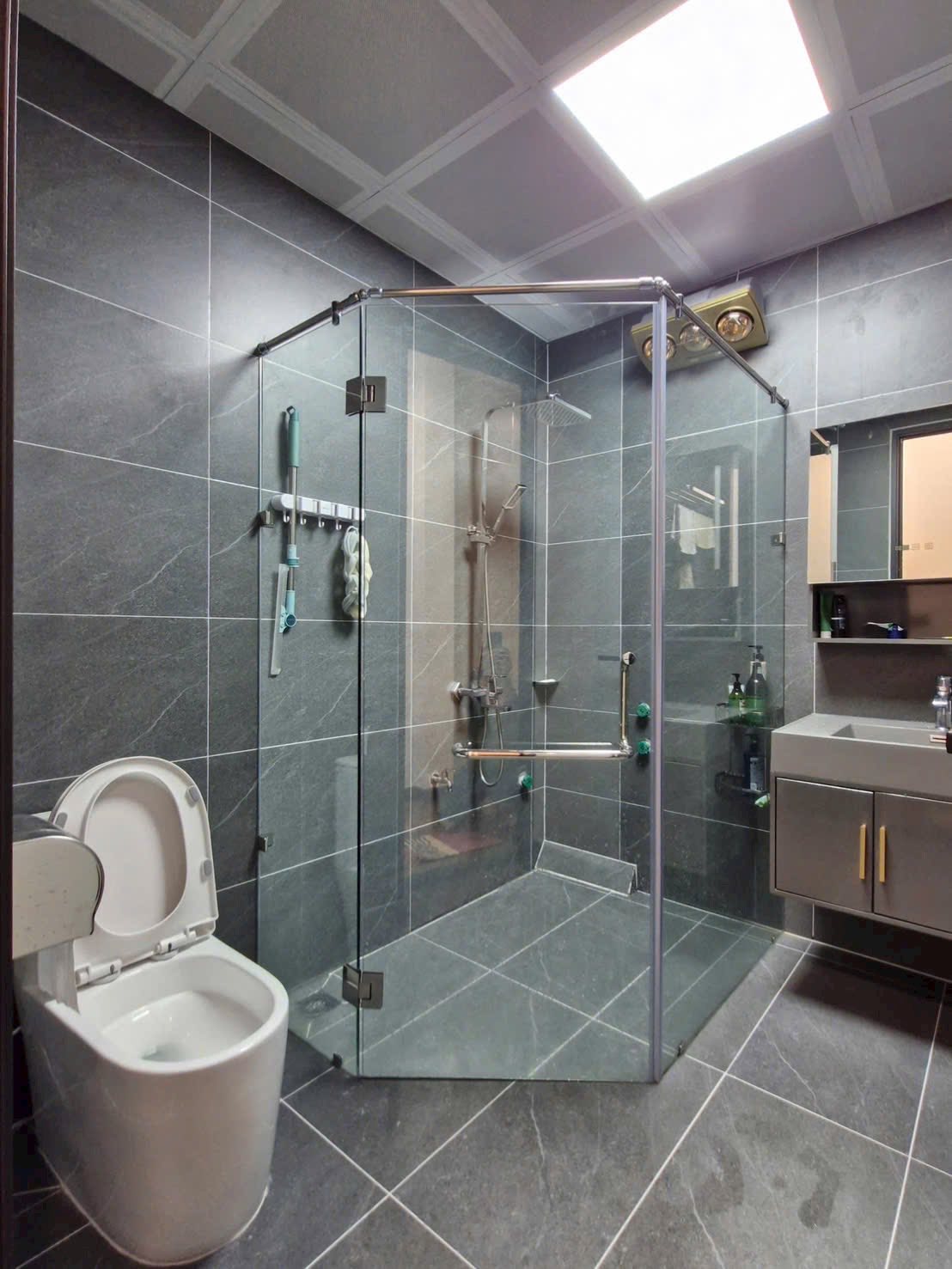 Bán căn nhà 4 tầng ngõ đường Ngô Quyền, ph Tân Bình, TP HD, 66m2, mt 4m, gara oto, 5.x tỷ 5