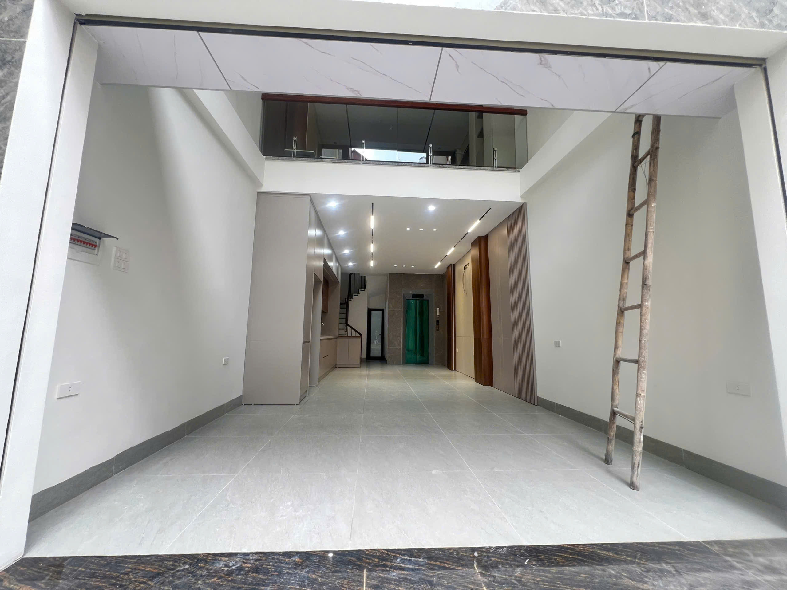 Bán nhà Thạch Bàn, Gần hồ Bộ Đội đang thi công, Ô tô vào, Full nội thất. Lh 0965858116 4