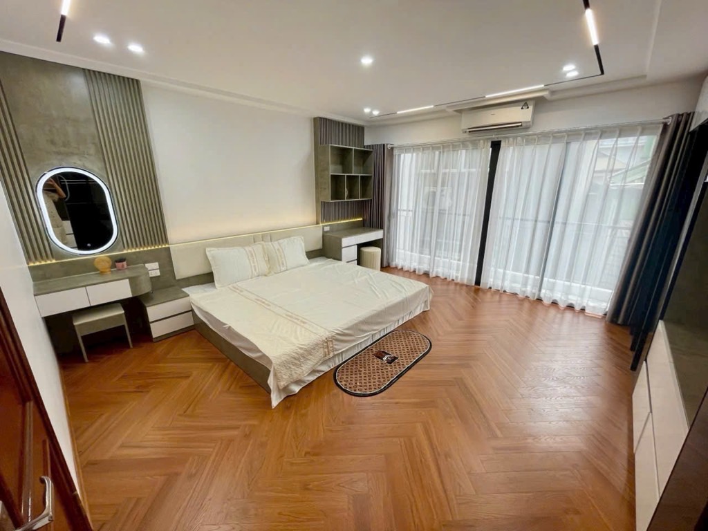 Hiếm nhất khu vực ! bán nhà 6T thang máy Ngọc Lâm, gara oto ngõ thông, giá hợp lý. 4