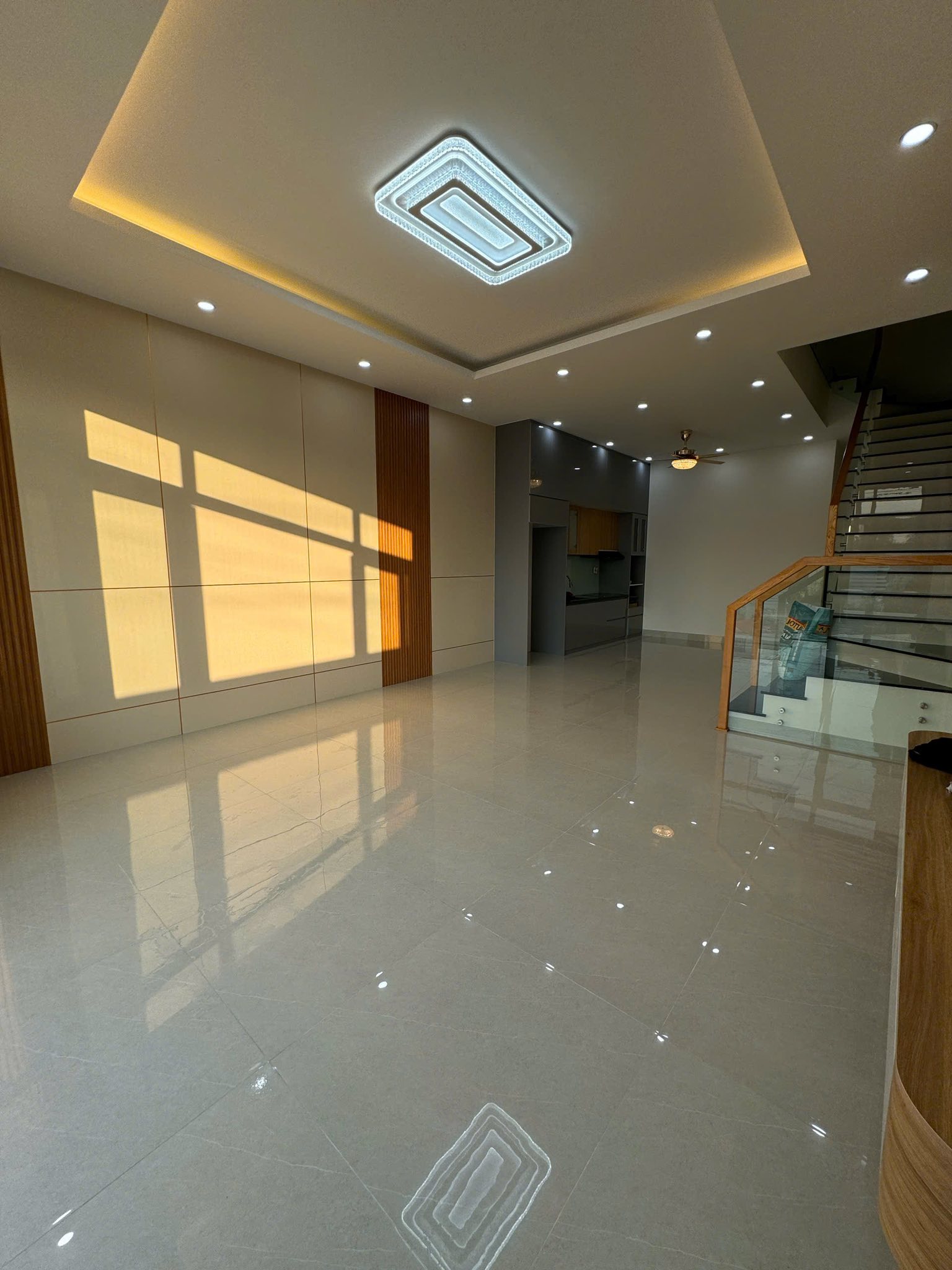 Bán nhà xây mới kiên cố 1 trệt 1 lầu, phong cách hiện đại, nhà mới 100% dọn vào ở ngay 3