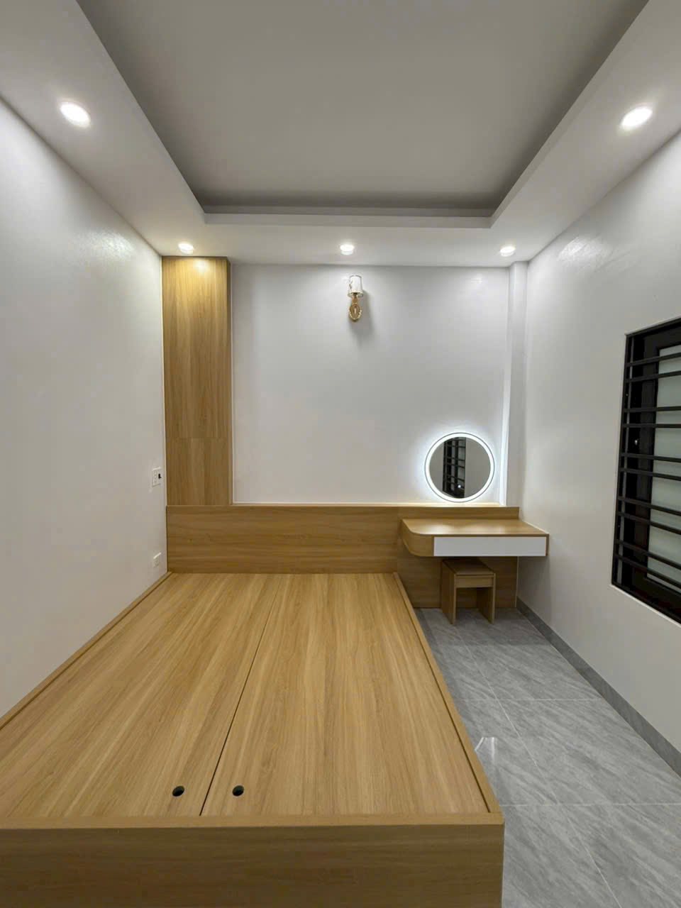 Bán căn nhà 3 tầng ngõ đường Hoàng Quốc Việt, ph Thanh Bình, TP HD, 47m2, mt 4.5m, 3 ngủ 5