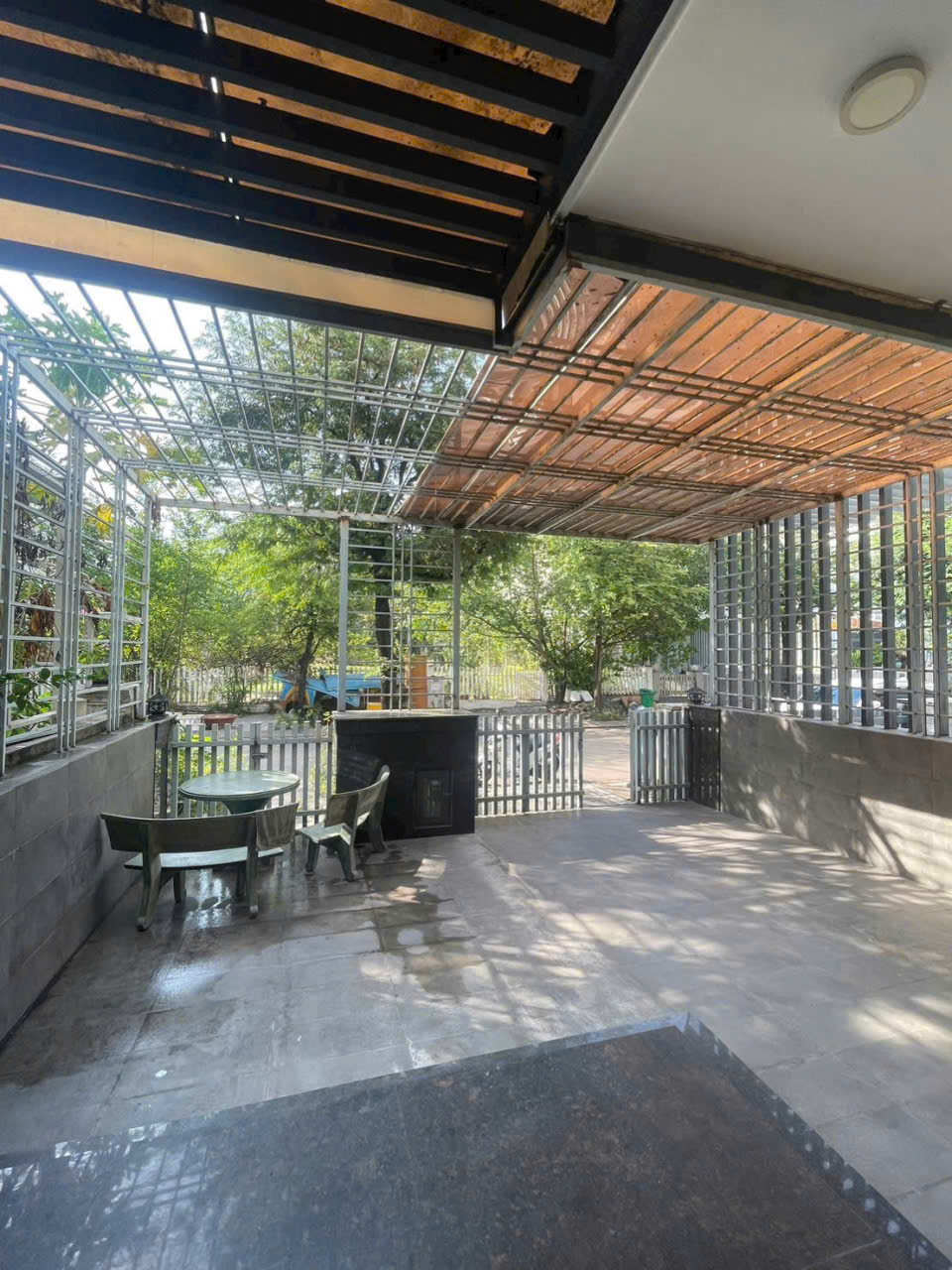 CHO THUÊ BIỆT THỰ SÂN VƯỜN KHU JAMONA HOME RESORT, FUL NỘI THẤT , SÂN OTO, GIÁ RẺ NHẤT KHU 4