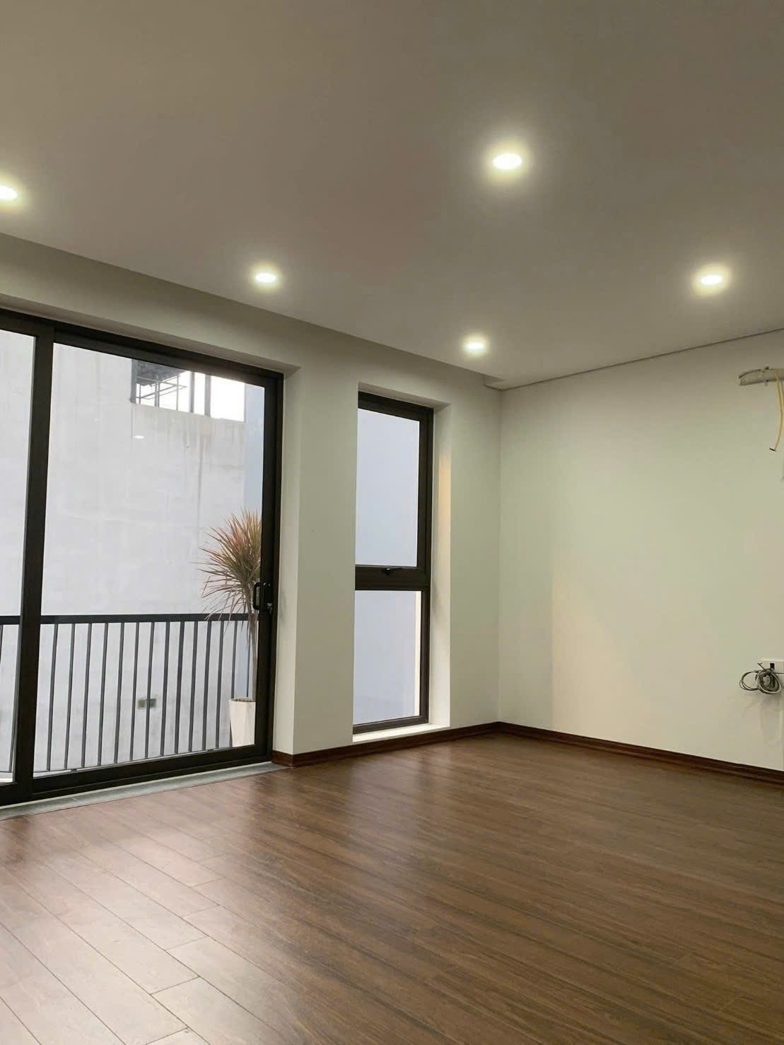 Bán nhà Thạch Bàn - Cổ Linh. Gần khu đô thị Garden City - Ô tô đỗ cổng.  Lh 0965858116 4