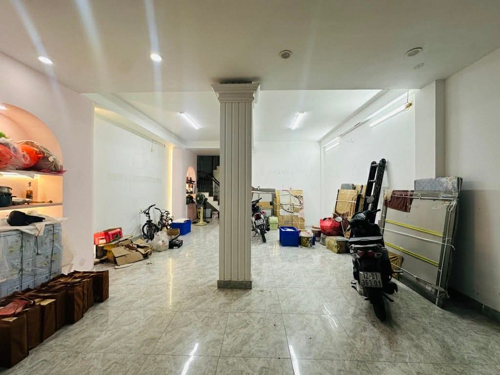 nhà đẹp Ngọc Lâm, 75m x 6tầng, vỉa hè, ôtô tránh, gần trường học + chung cư cao cấp, kinh doanh 3