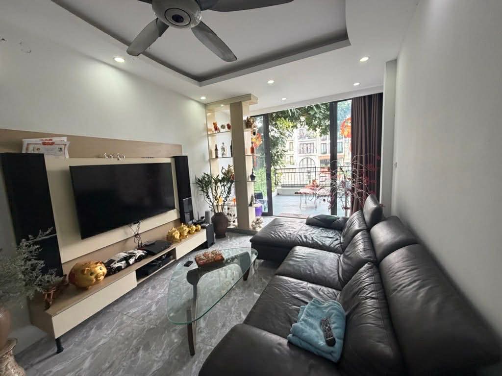 nhà đẹp mặt hồ Ngọc Lâm , gara, kinh doanh, ôtô đỗ cửa 3